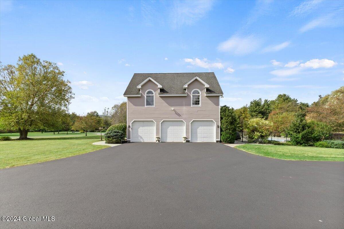 18 Oak Valley Way