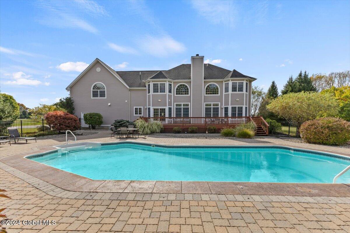 18 Oak Valley Way
