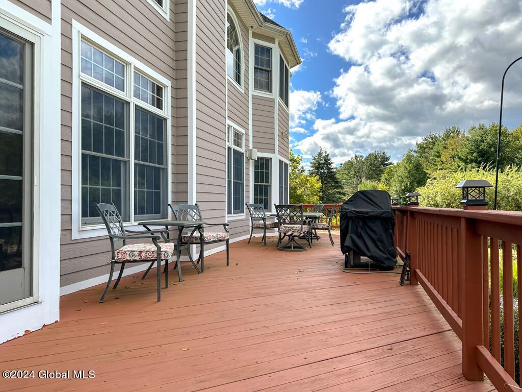 18 Oak Valley Way