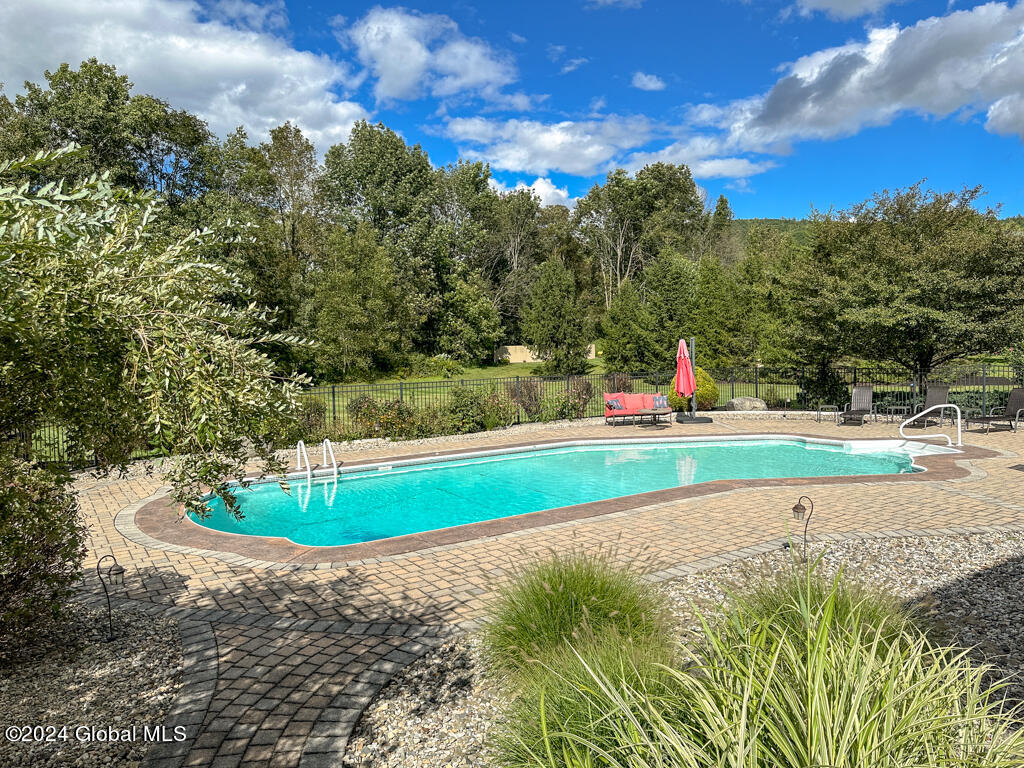 18 Oak Valley Way