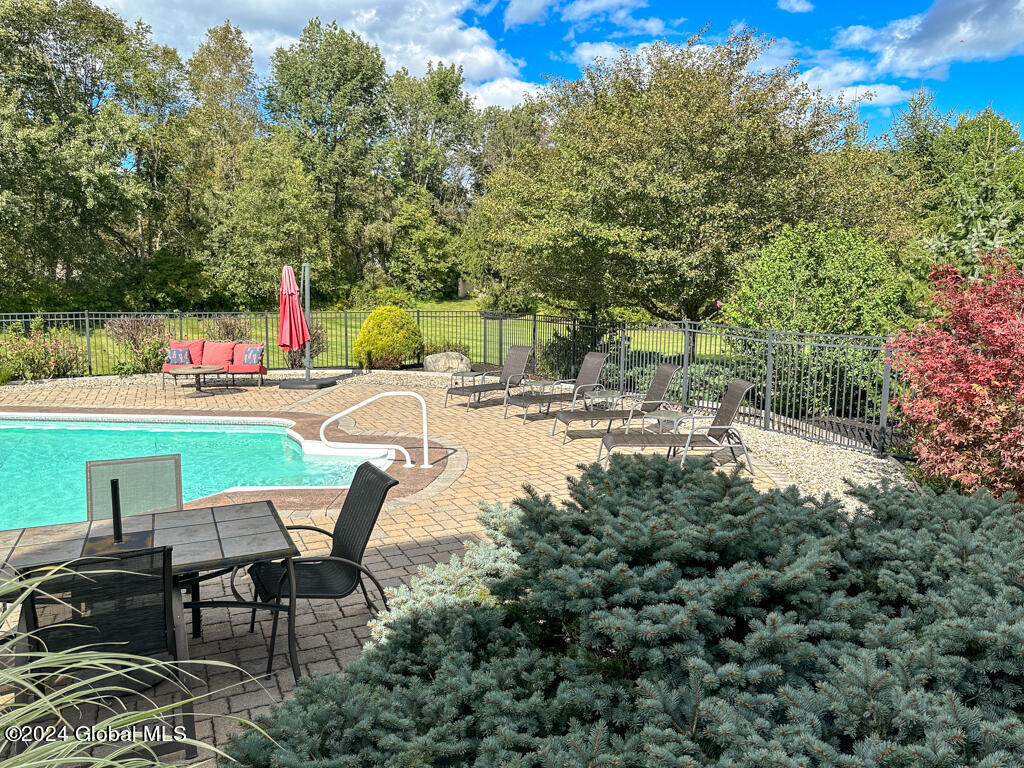 18 Oak Valley Way