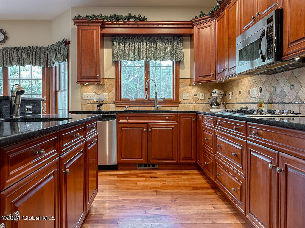 18 Oak Valley Way