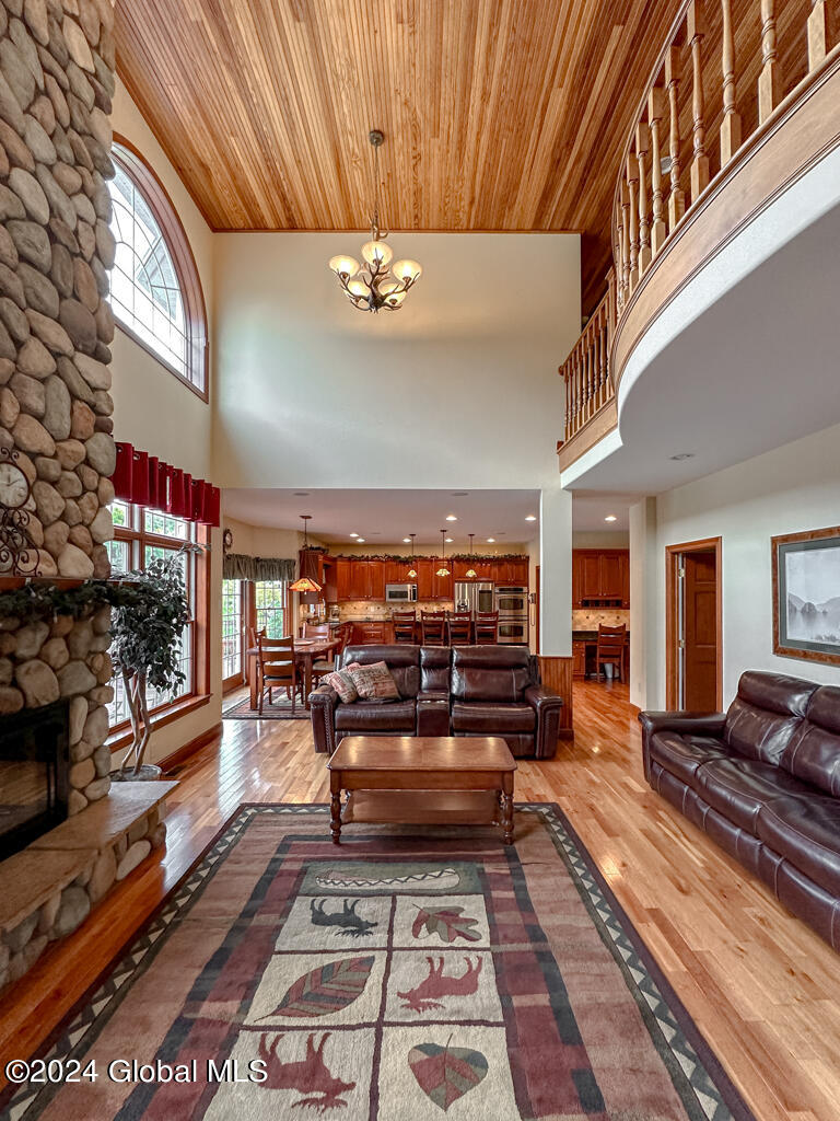 18 Oak Valley Way