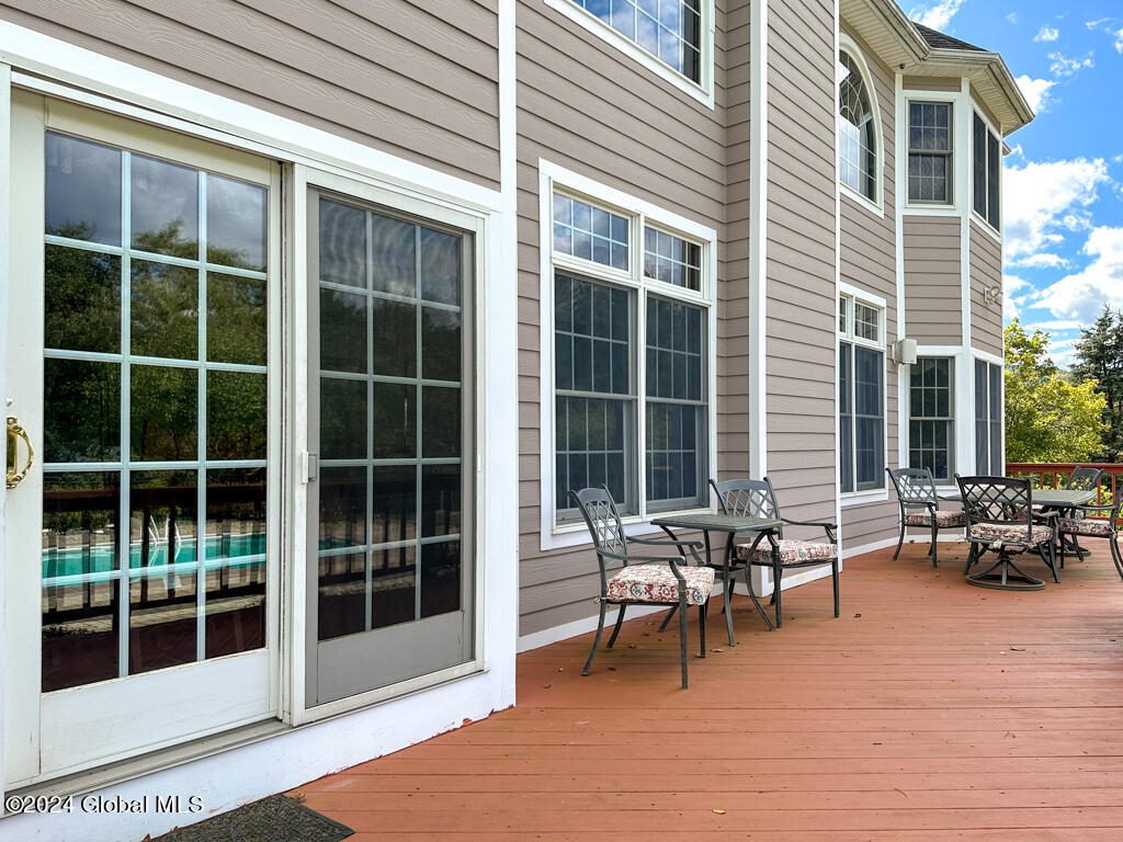 18 Oak Valley Way