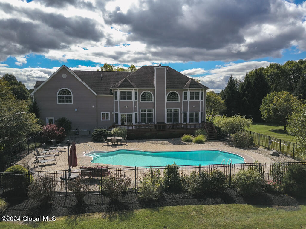 18 Oak Valley Way