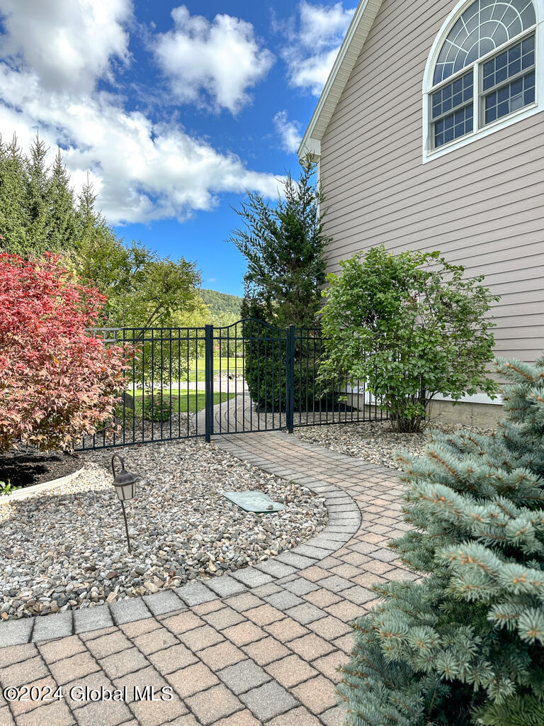 18 Oak Valley Way