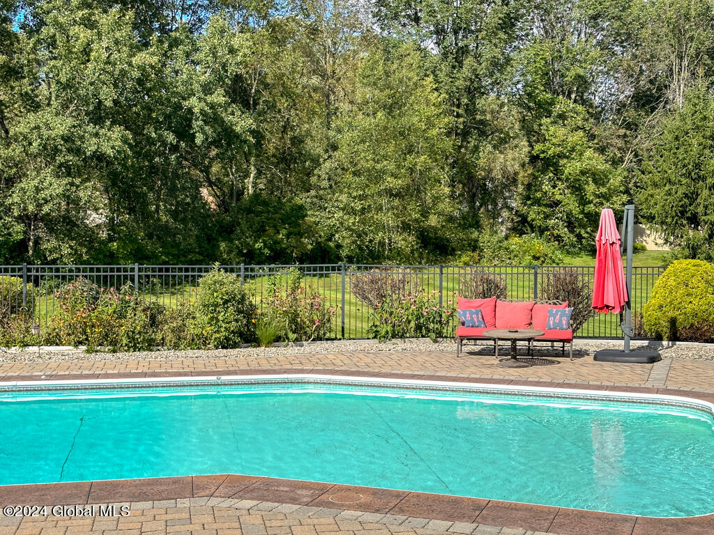 18 Oak Valley Way
