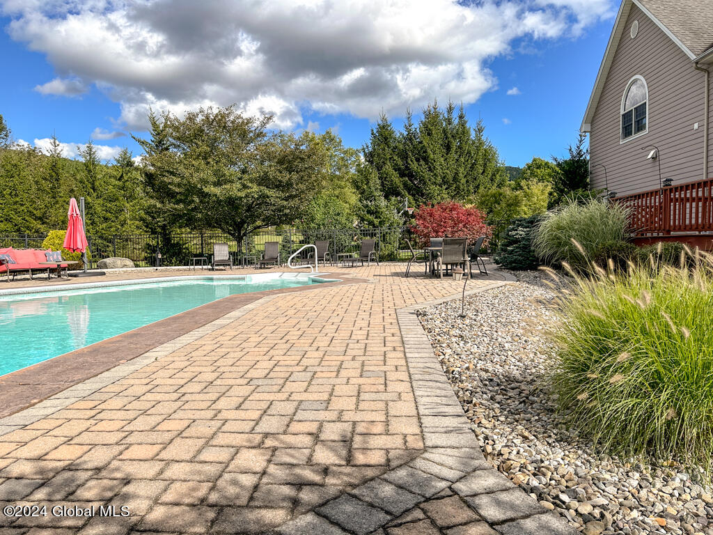 18 Oak Valley Way