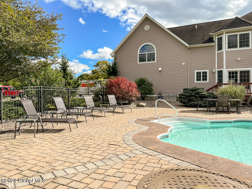 18 Oak Valley Way