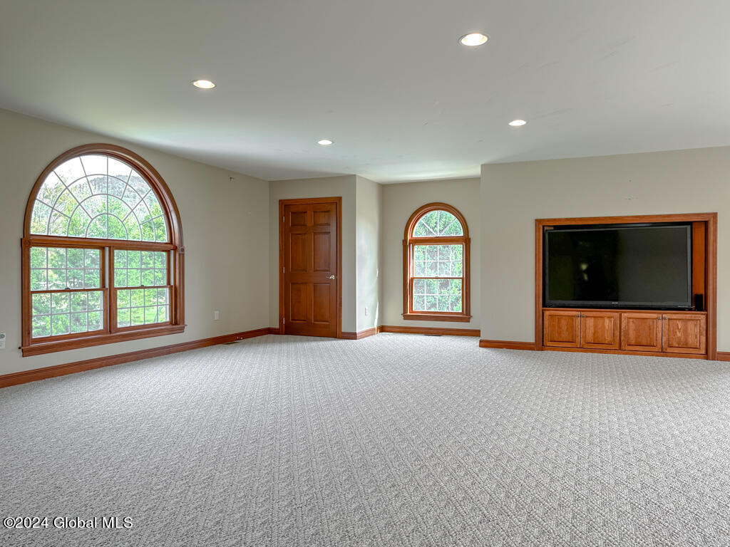 18 Oak Valley Way