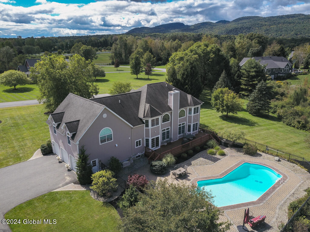 18 Oak Valley Way