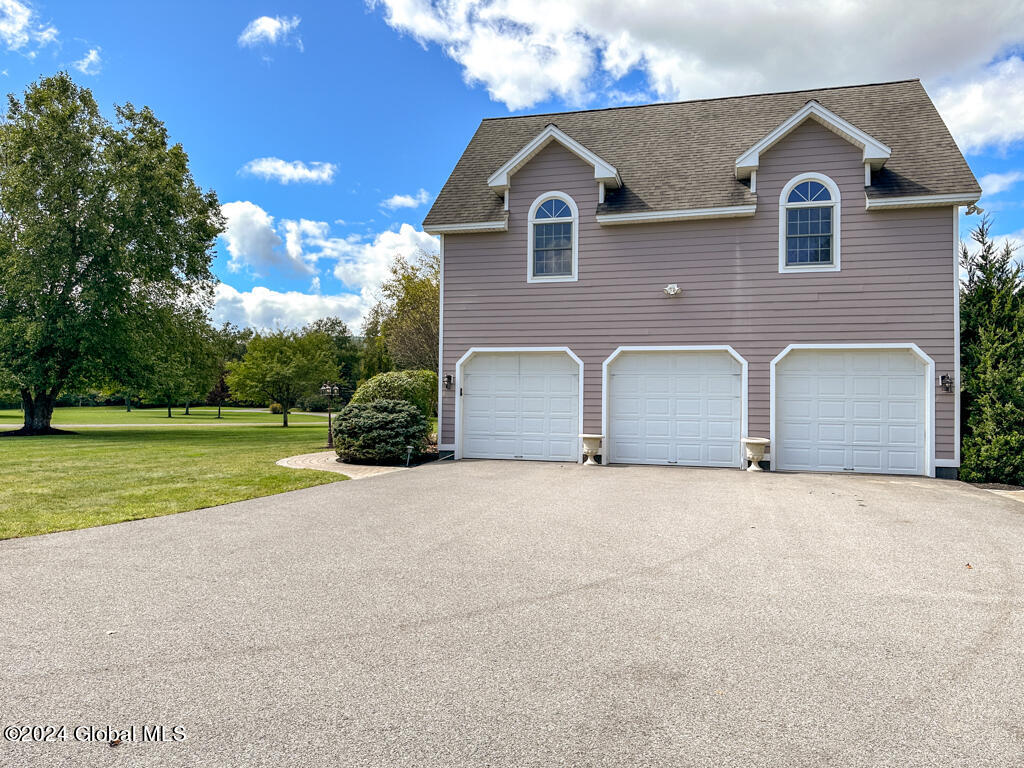 18 Oak Valley Way