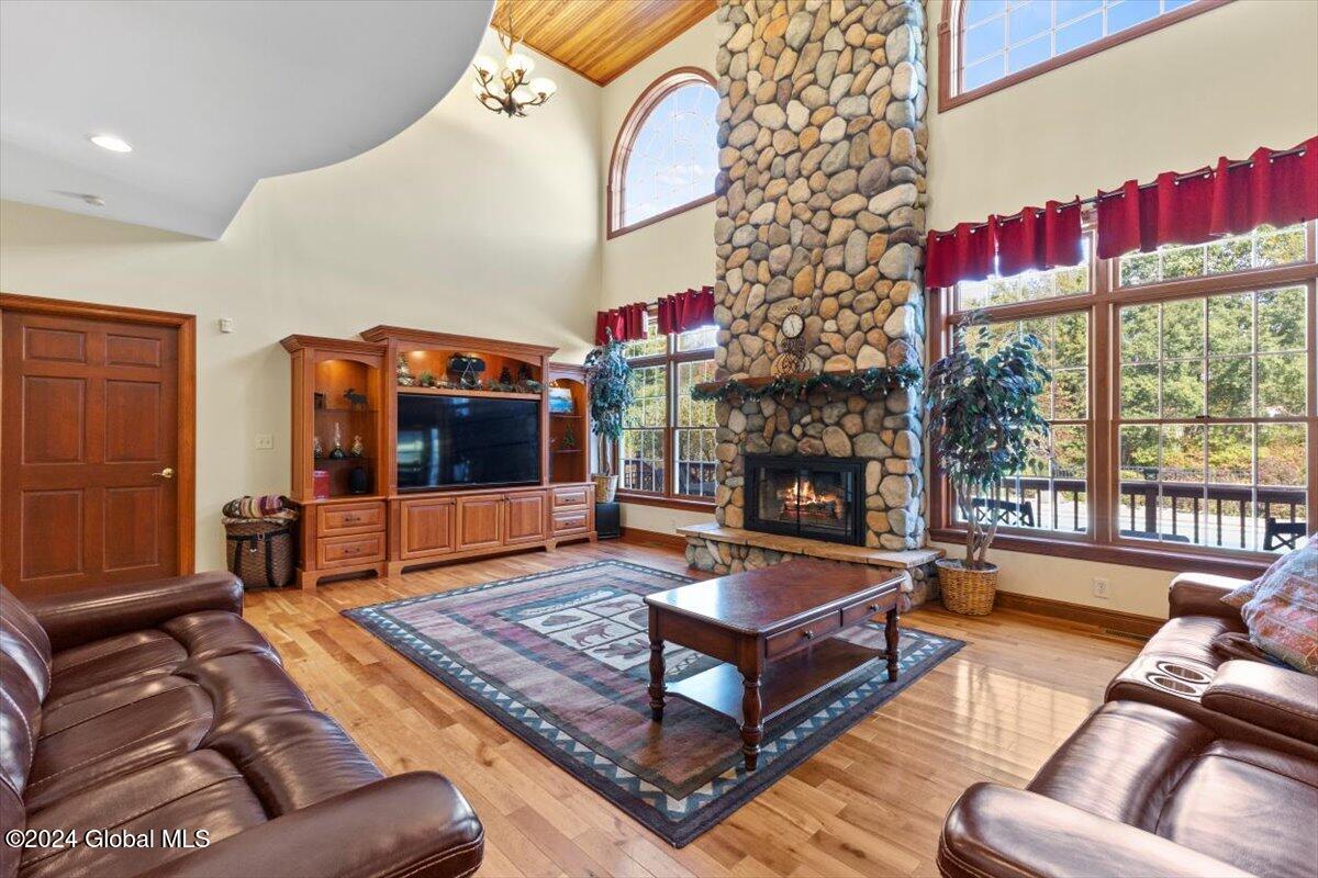 18 Oak Valley Way