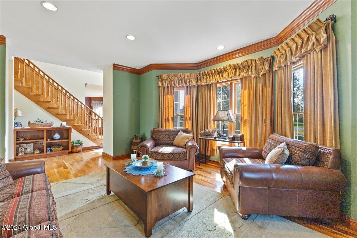18 Oak Valley Way