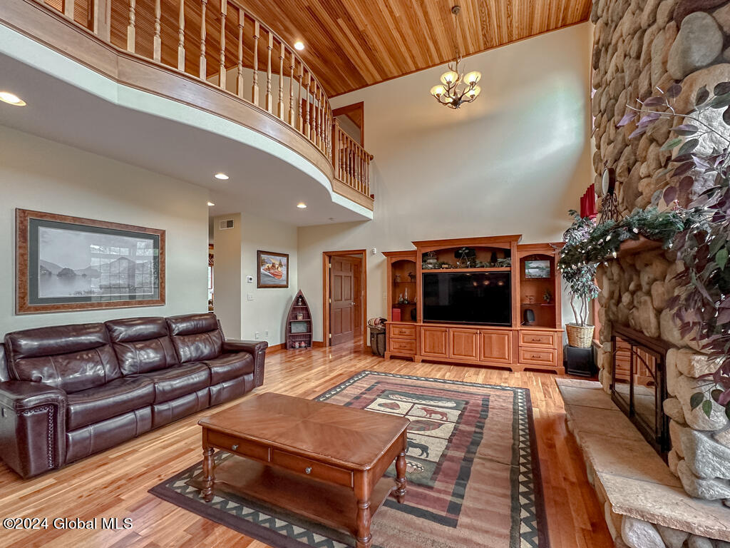 18 Oak Valley Way