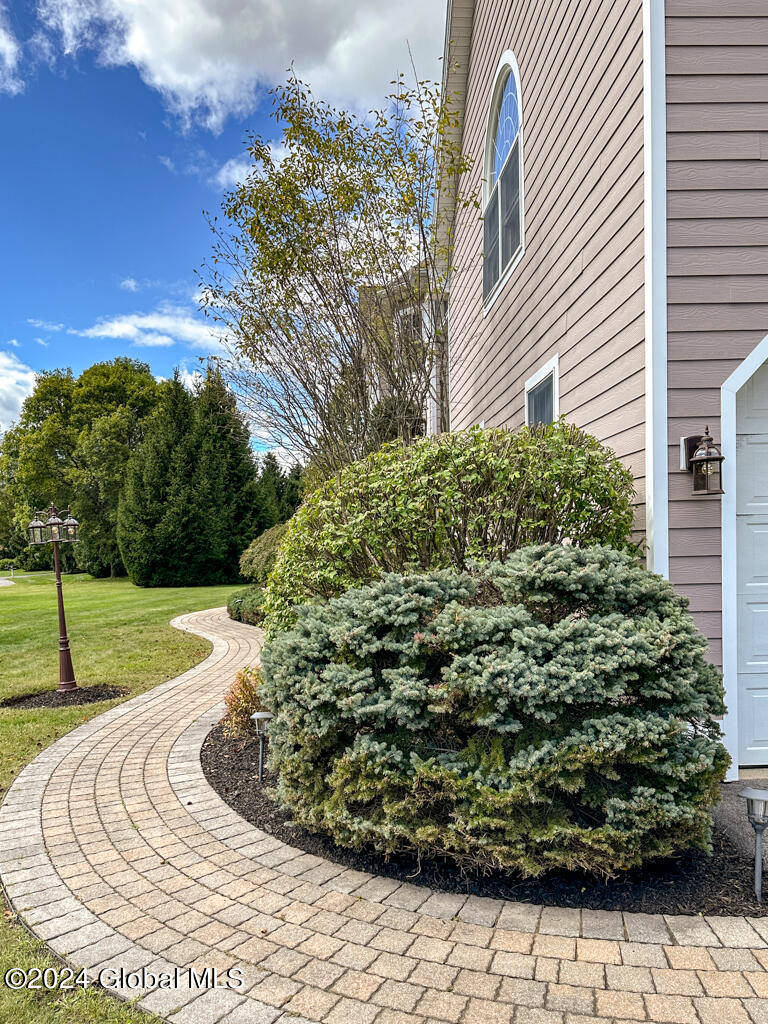 18 Oak Valley Way