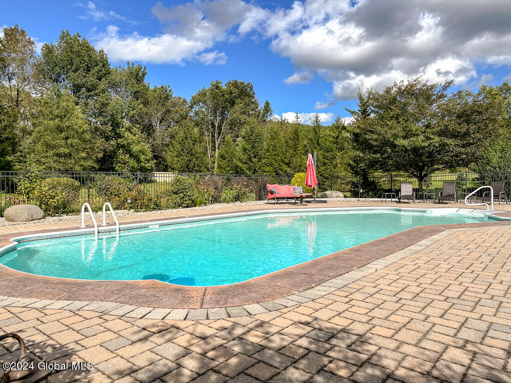 18 Oak Valley Way