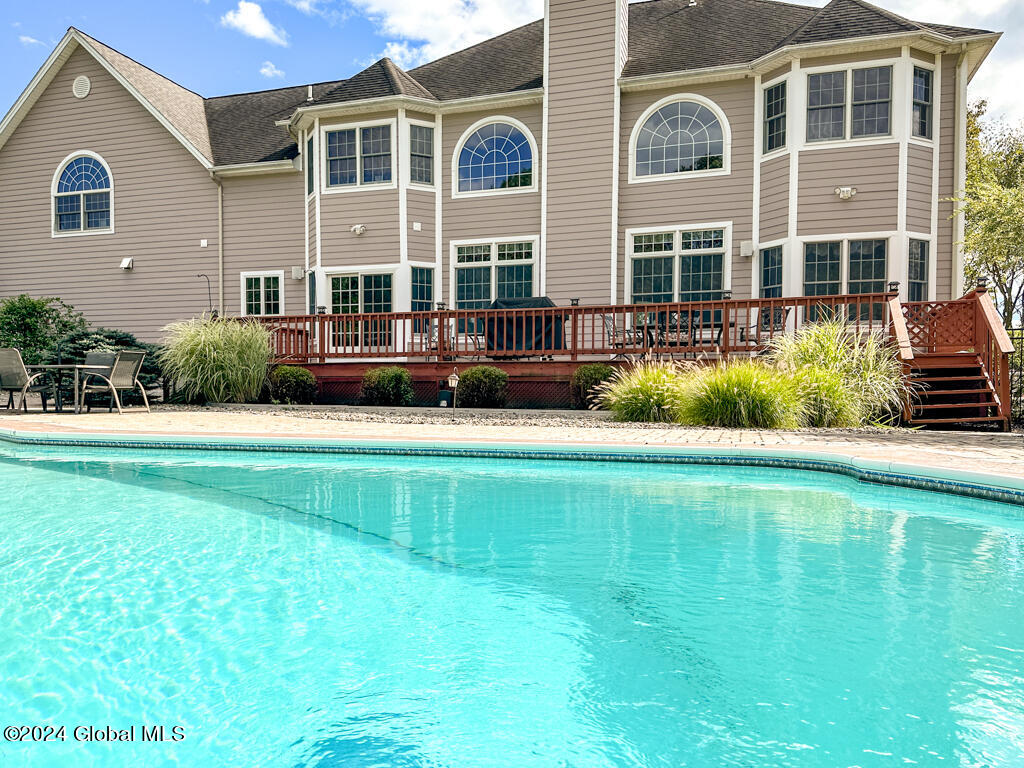 18 Oak Valley Way