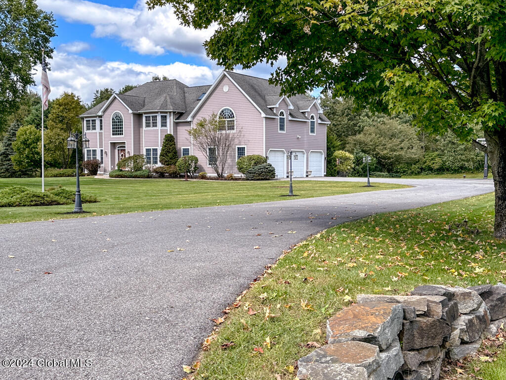 18 Oak Valley Way