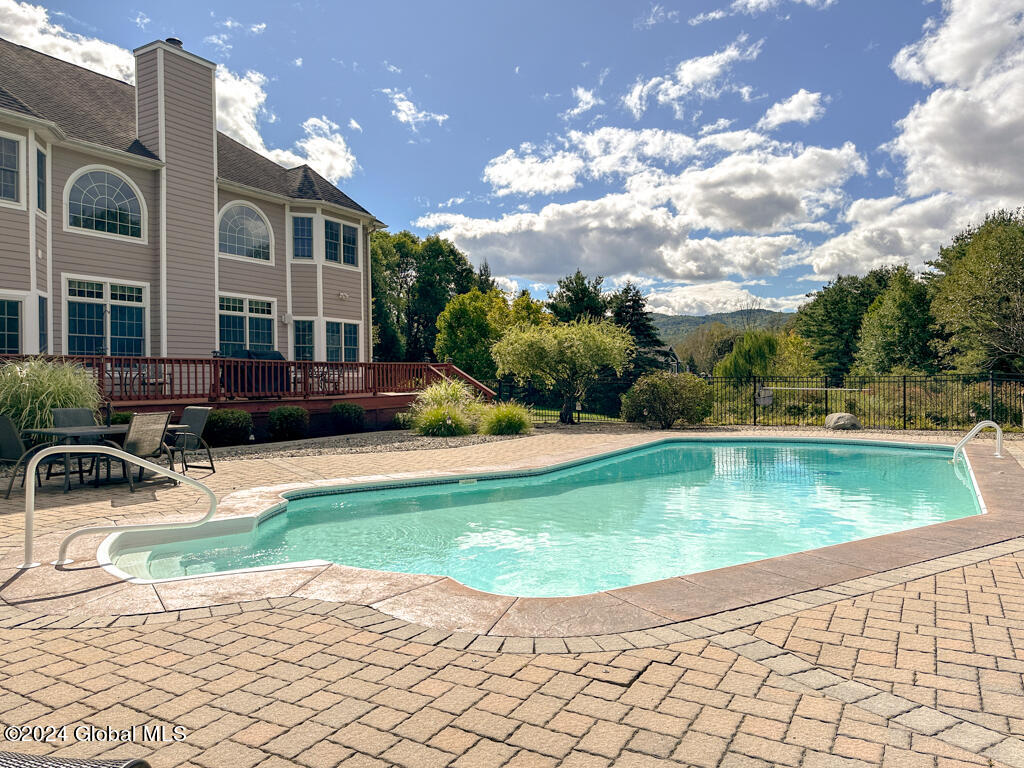 18 Oak Valley Way