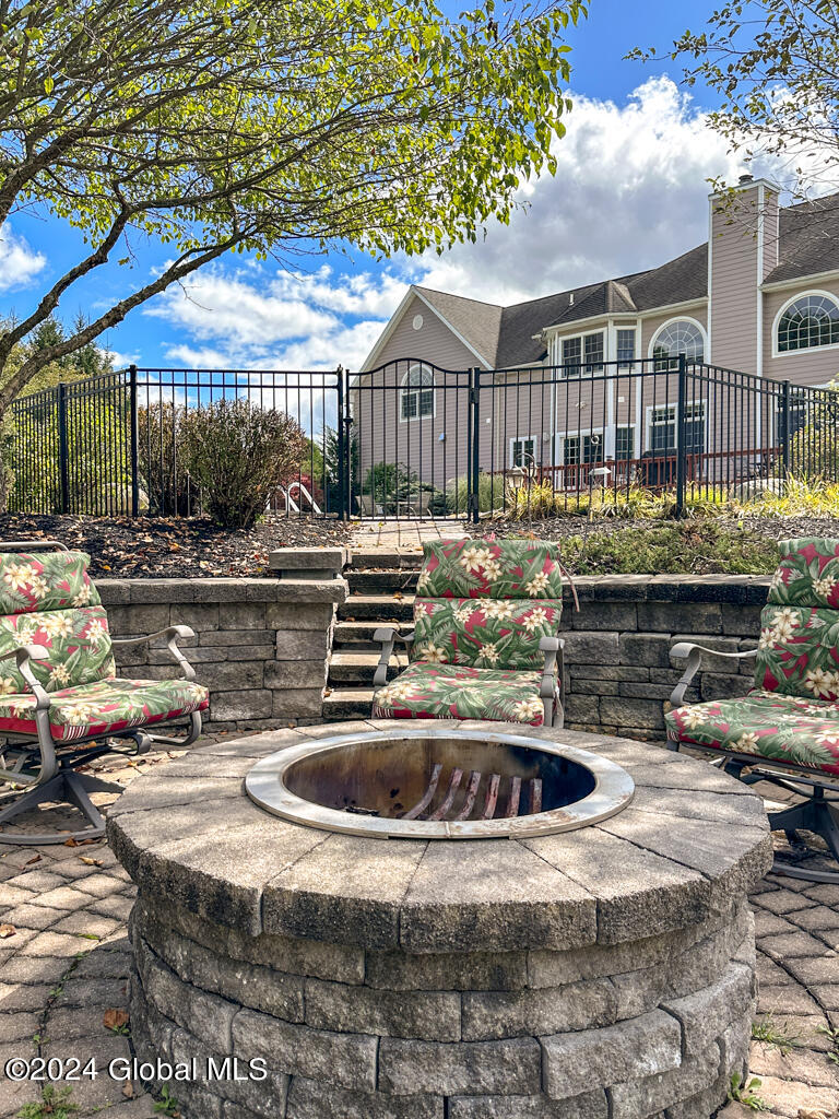 18 Oak Valley Way