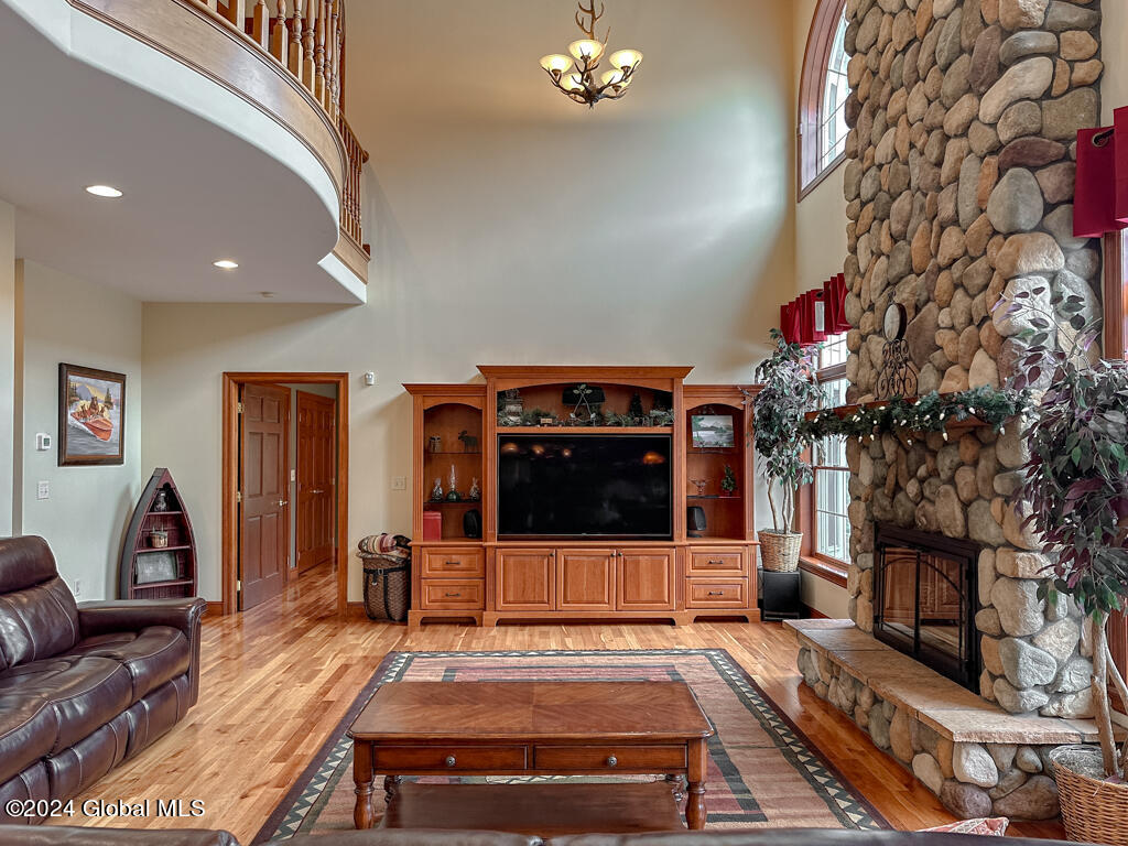 18 Oak Valley Way