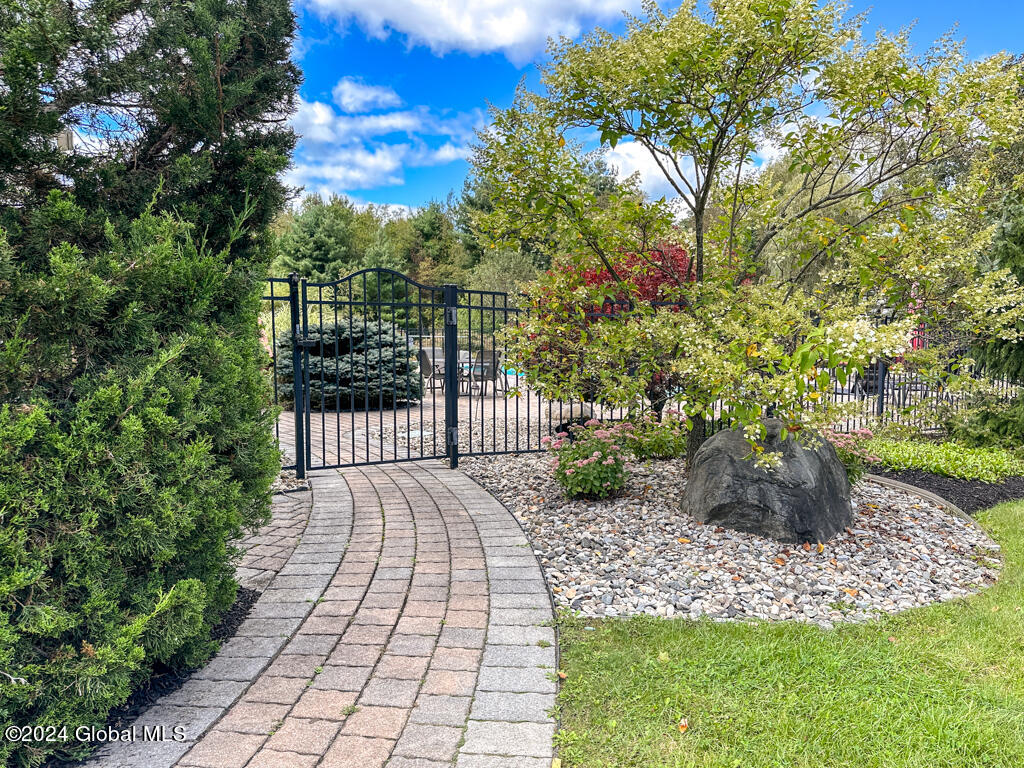 18 Oak Valley Way
