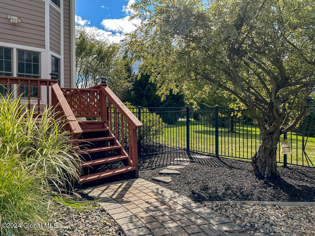 18 Oak Valley Way