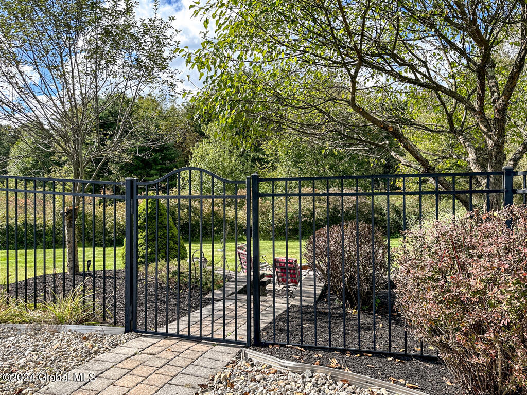 18 Oak Valley Way
