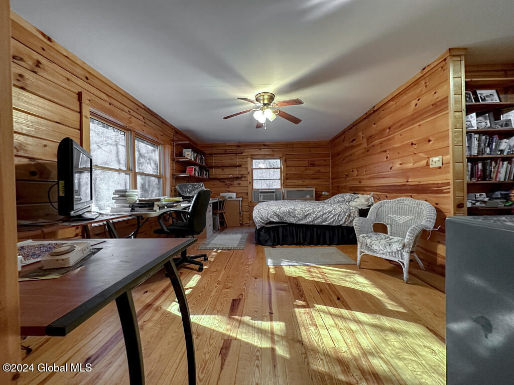 4387 Lake Shore Drive