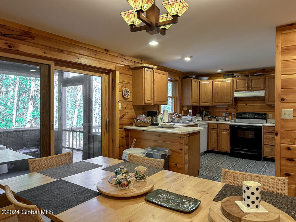 4387 Lake Shore Drive