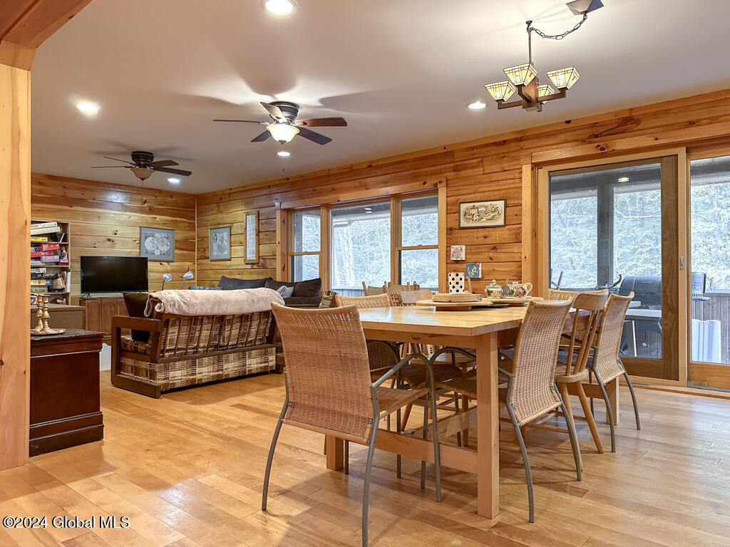 4387 Lake Shore Drive