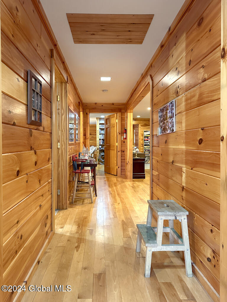 4387 Lake Shore Drive