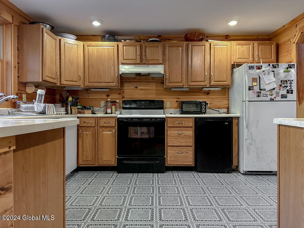 4387 Lake Shore Drive