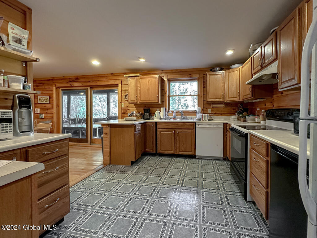4387 Lake Shore Drive
