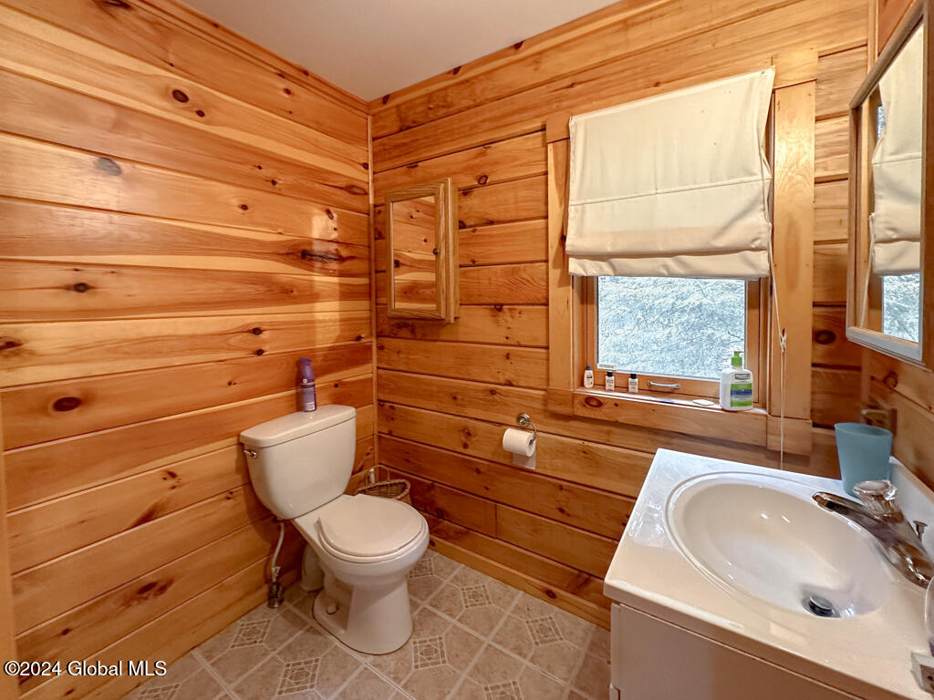 4387 Lake Shore Drive