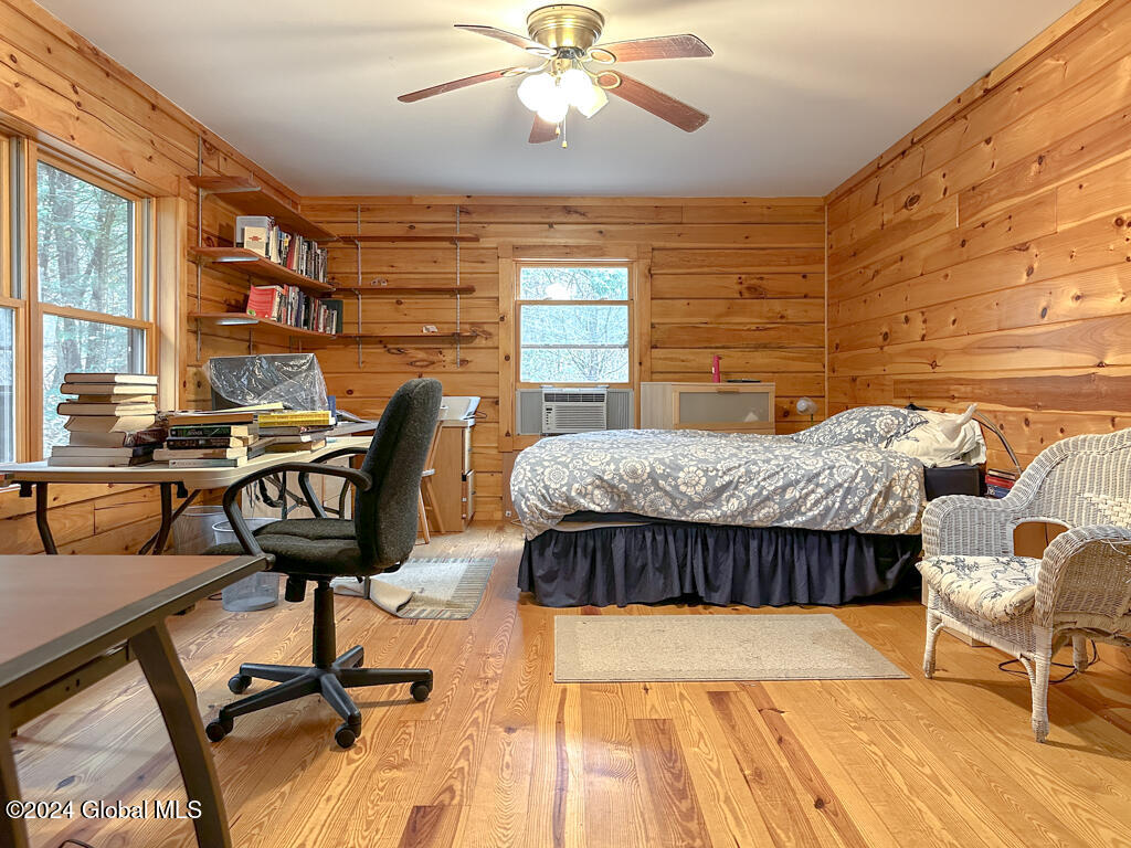 4387 Lake Shore Drive