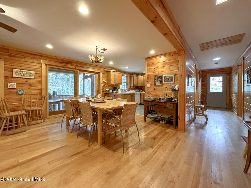 4387 Lake Shore Drive