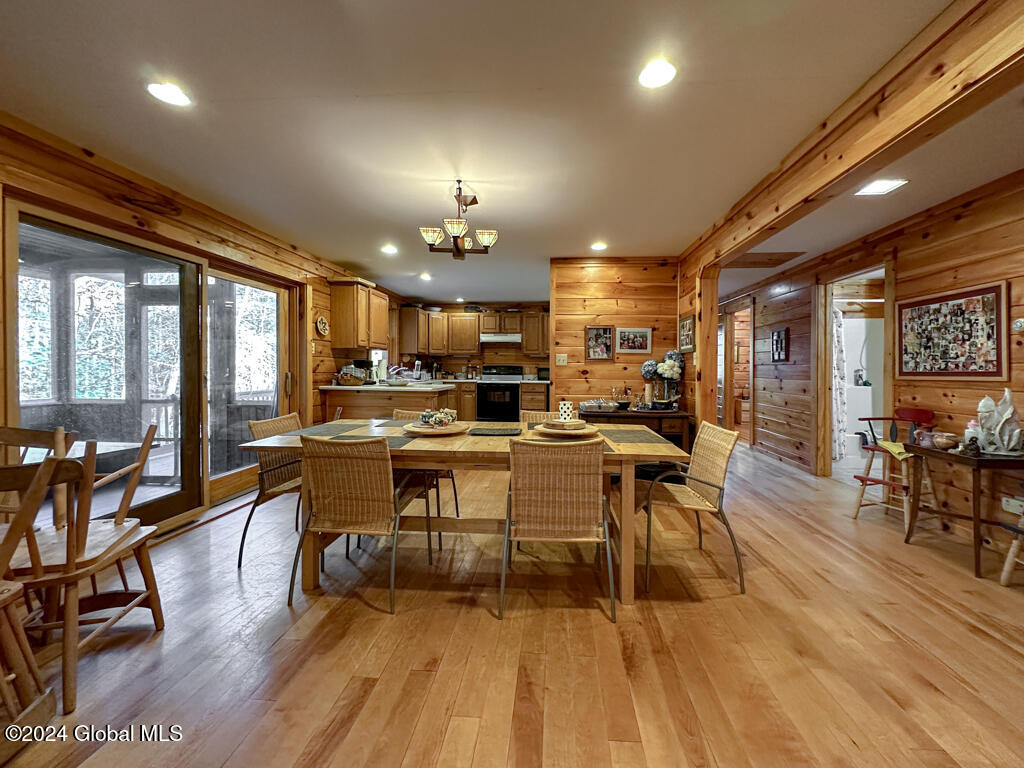 4387 Lake Shore Drive