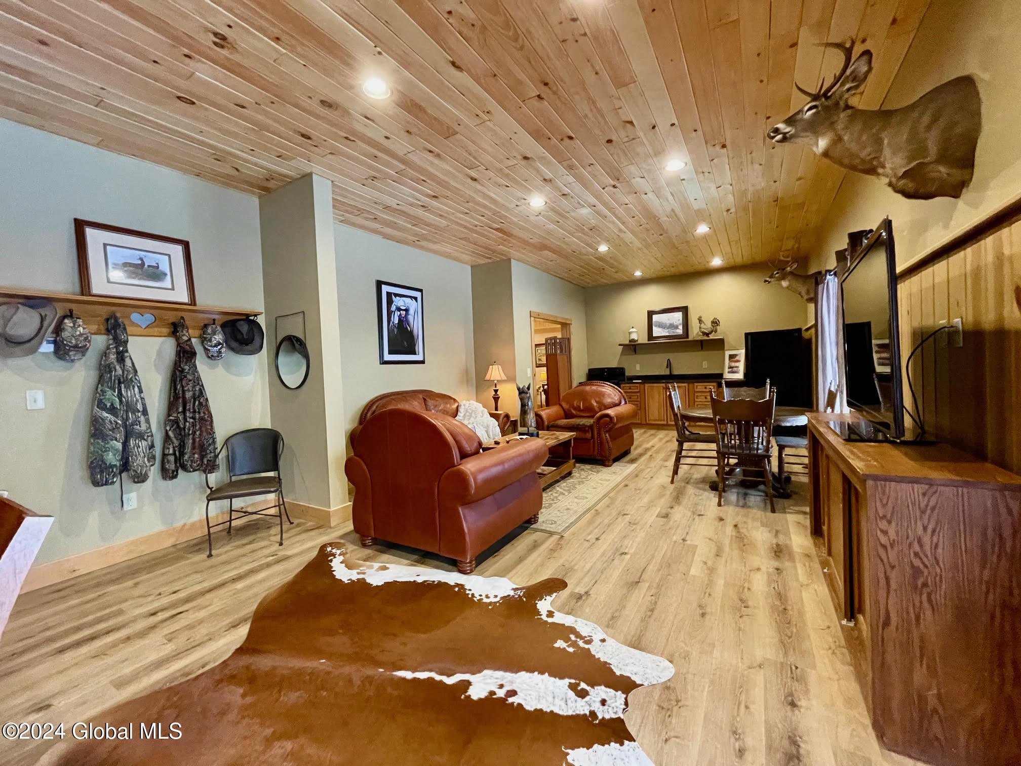 1661 Burch Road