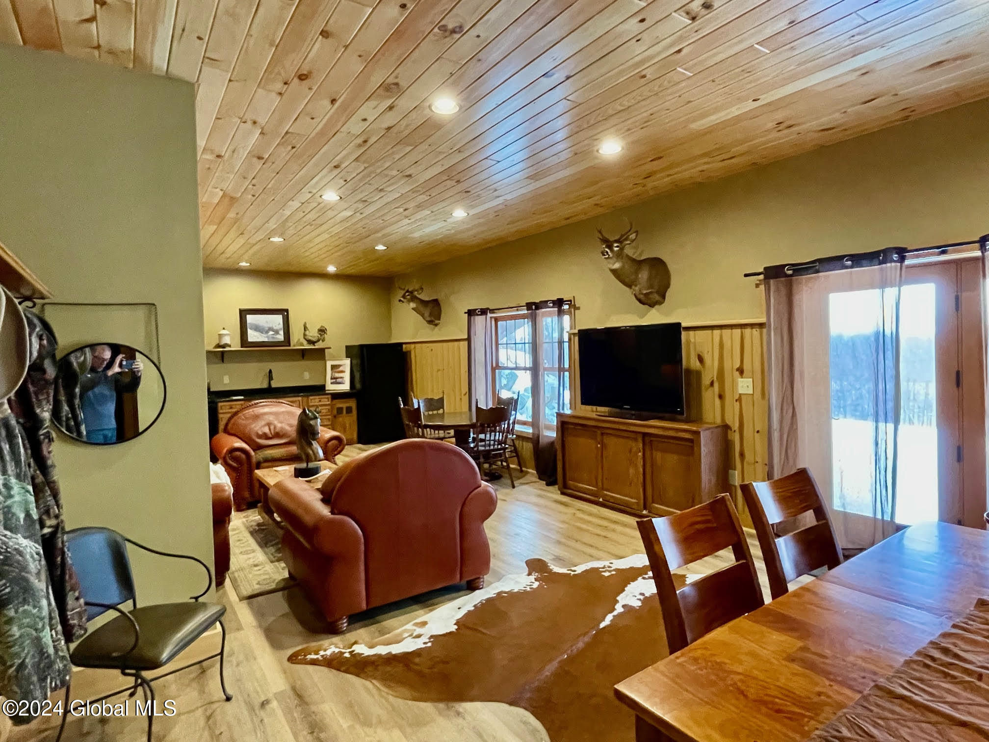 1661 Burch Road