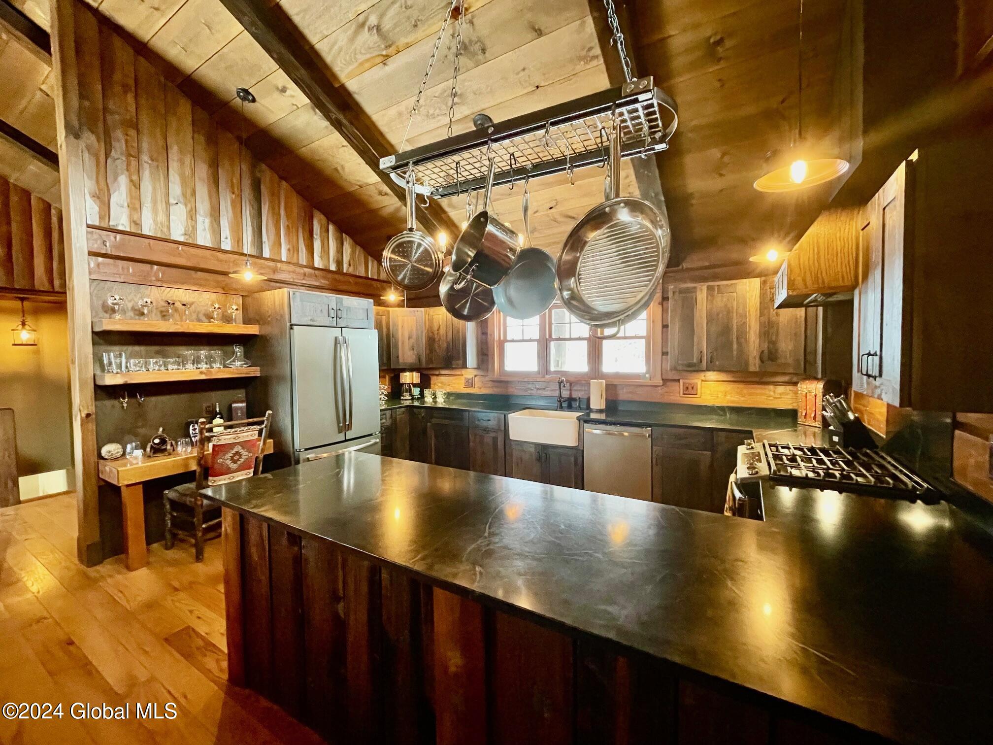 1661 Burch Road