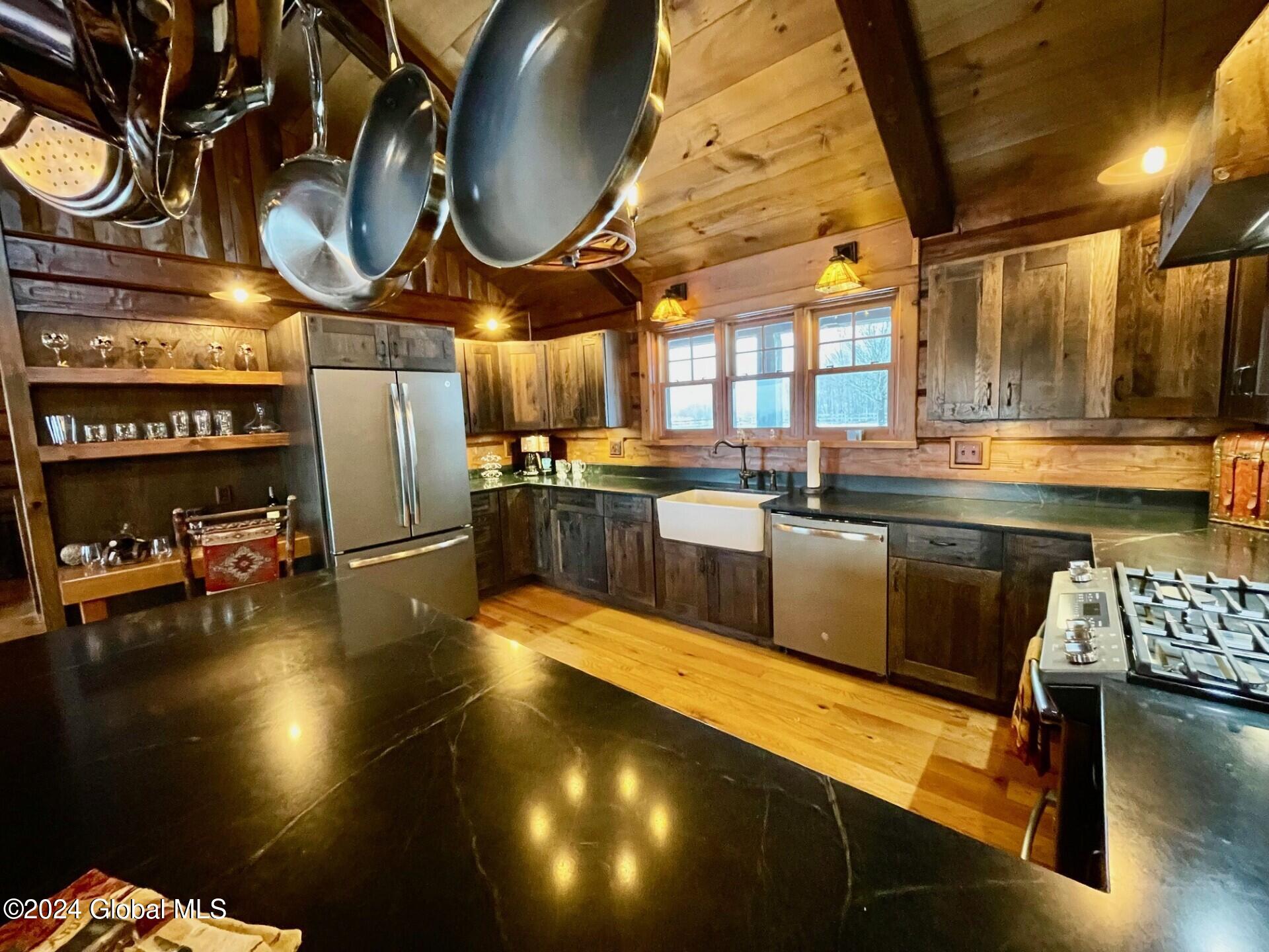 1661 Burch Road