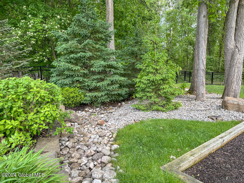 6 Browns Path