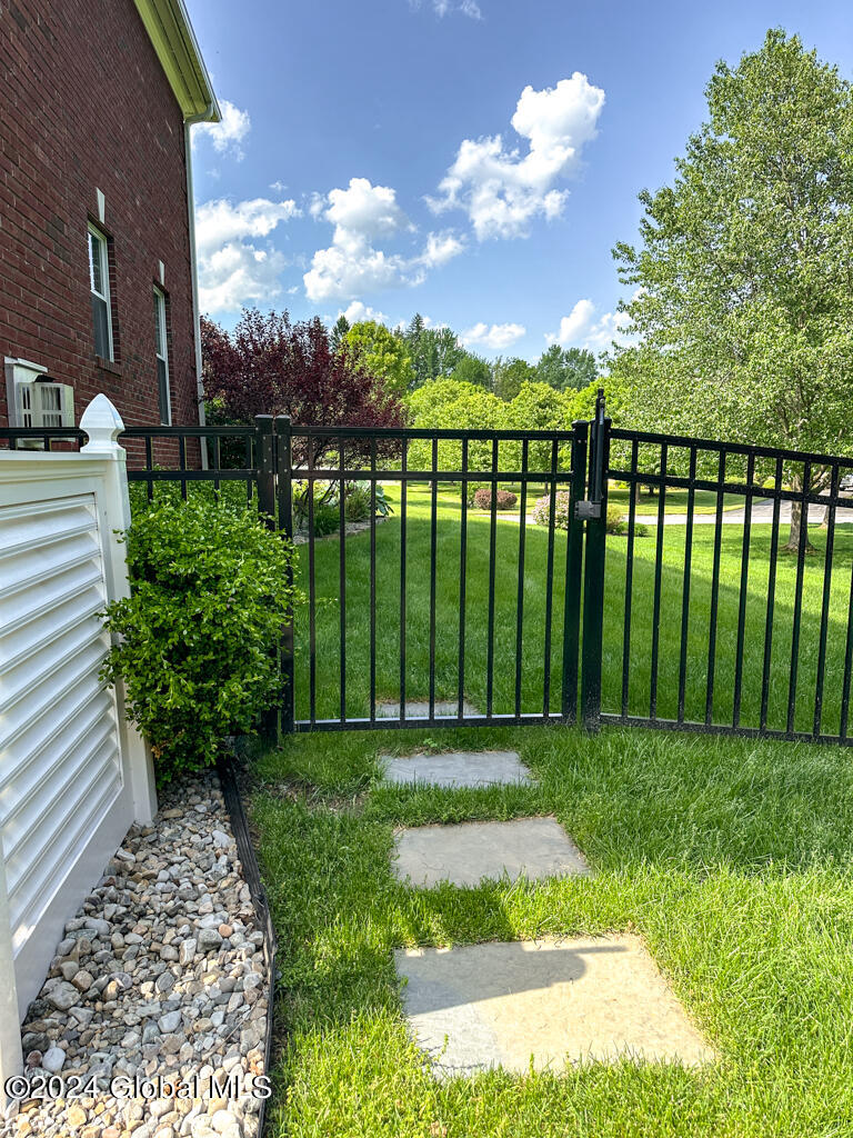 6 Browns Path