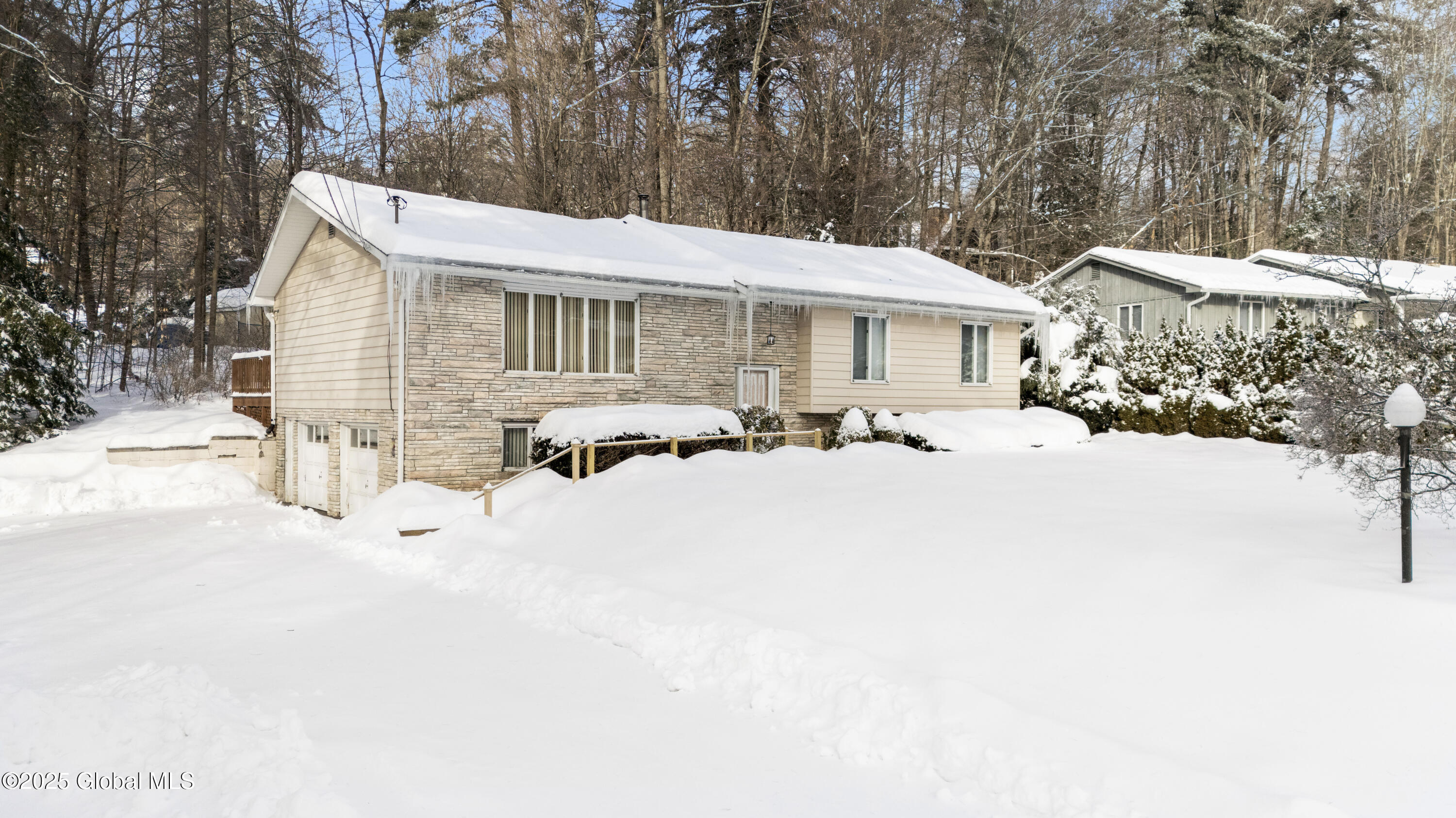 15 Deer Run Road