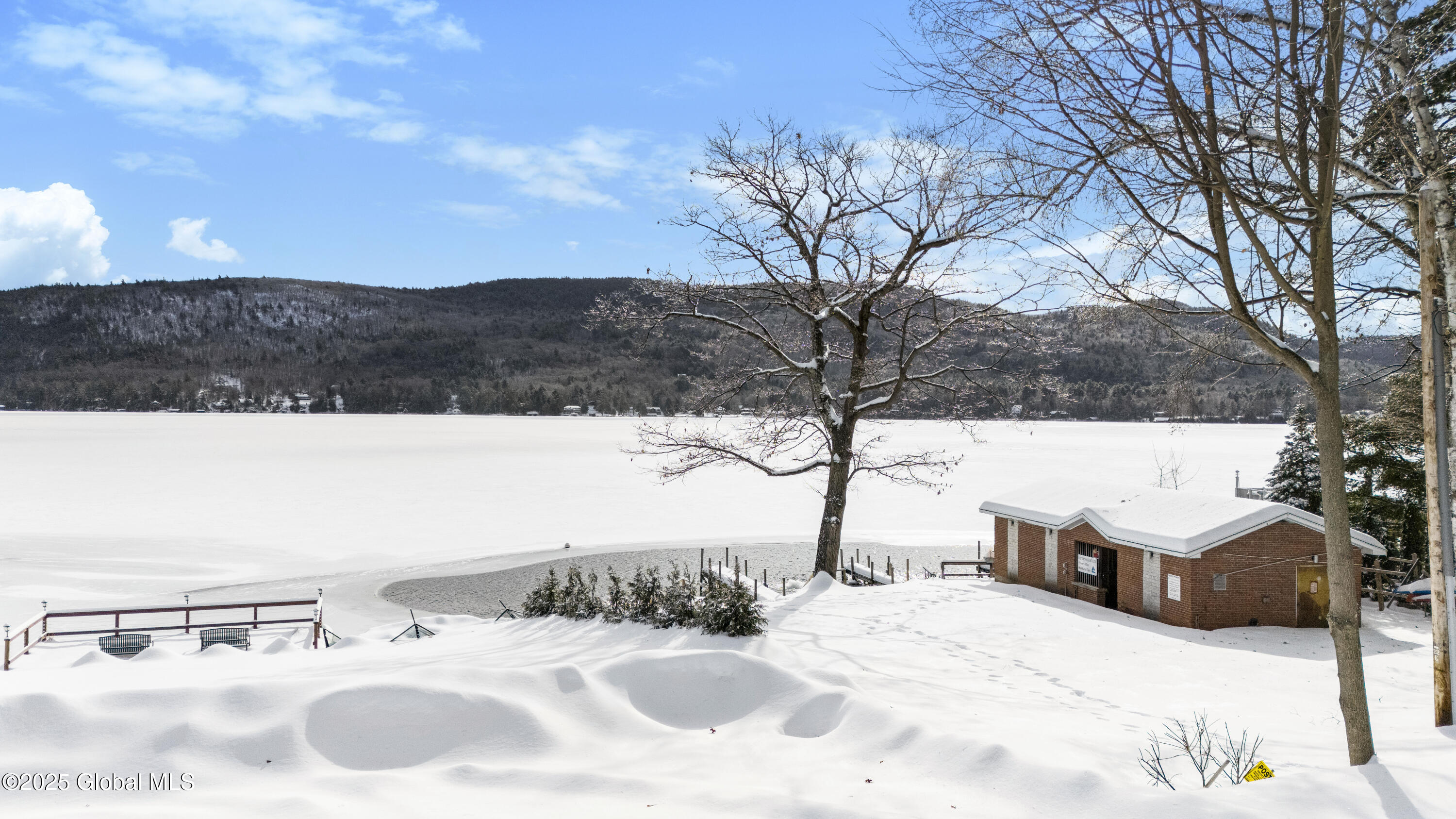 15 Deer Run Road