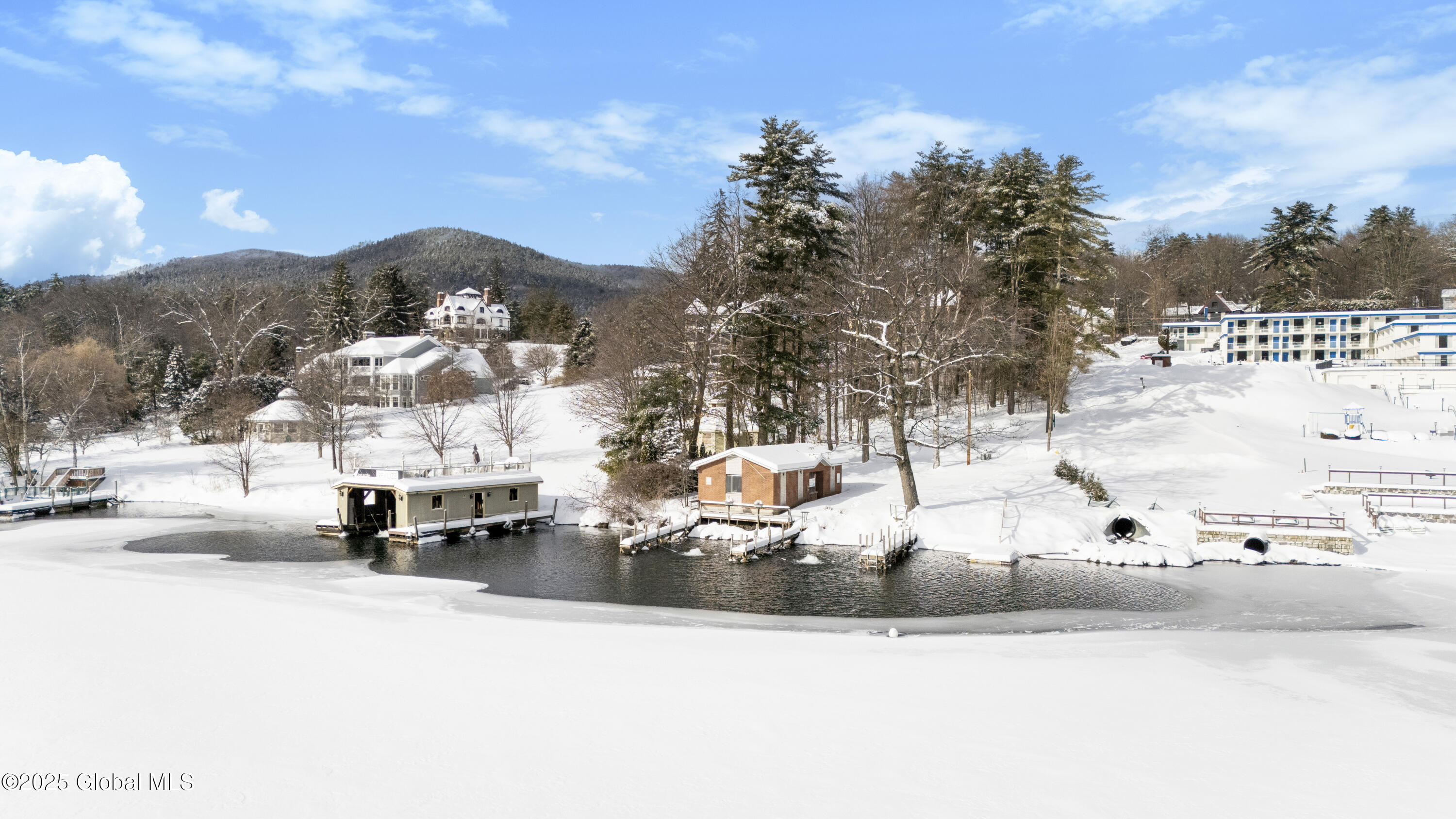 15 Deer Run Road