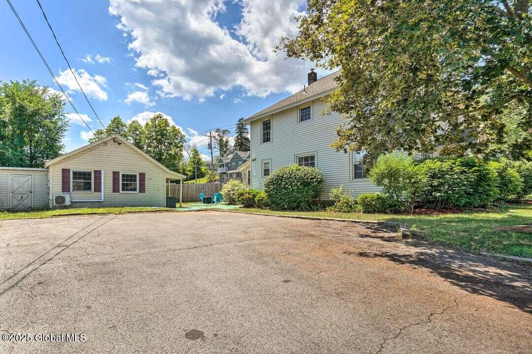 17 Mohican Street