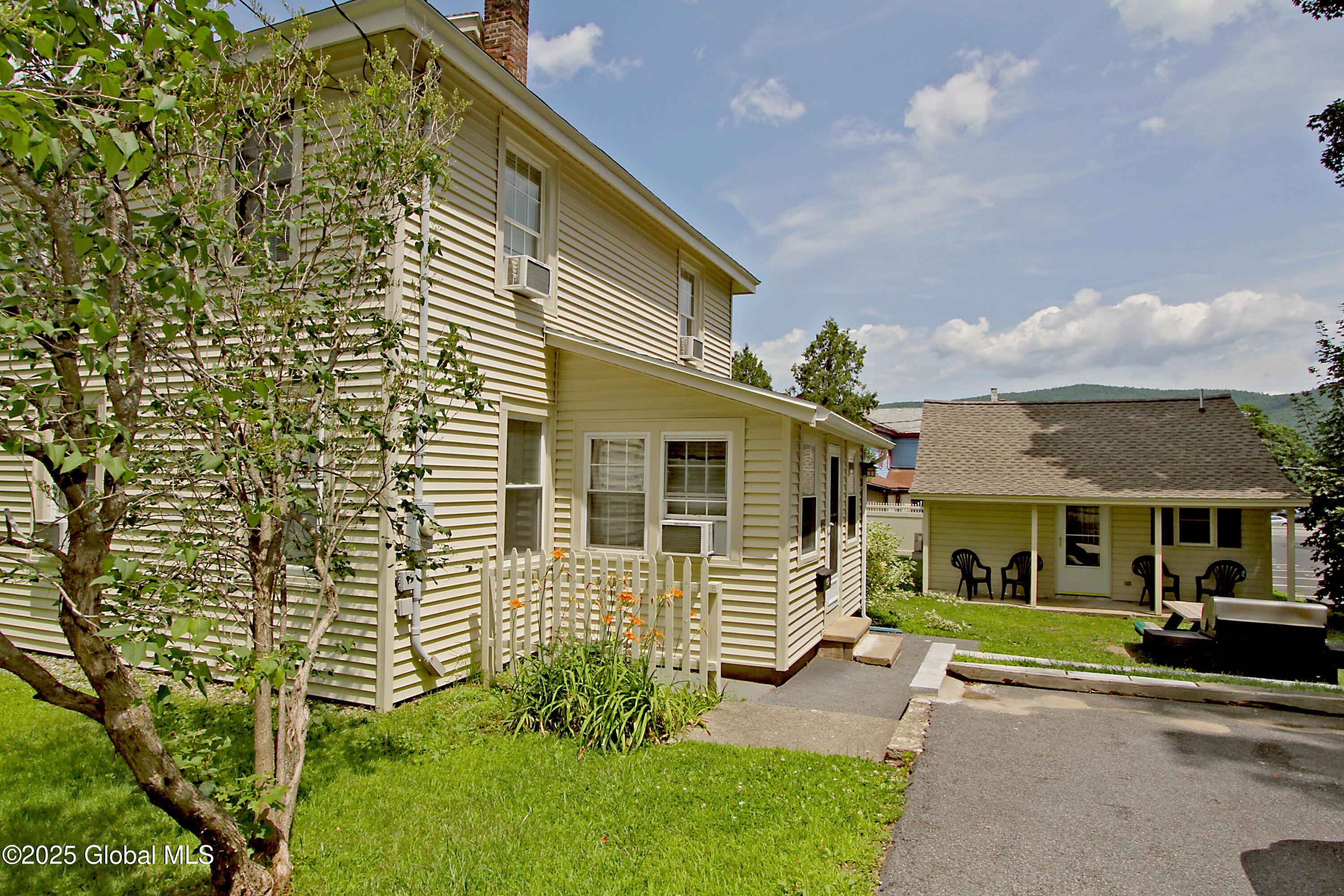 17 Mohican Street